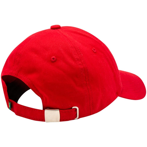 Boné vermelho com ajuste metálico na parte de trás, ideal para looks casuais e confortáveis.