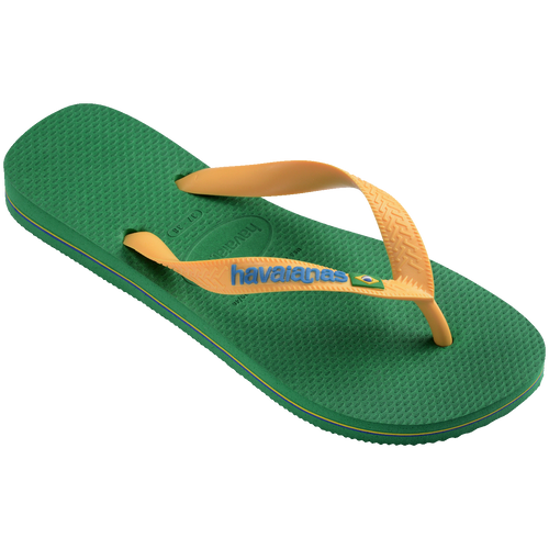 Chinelo verde com tiras amarelas e logo Havaianas, estilo brasileiro confortável