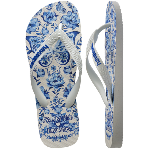 Chinelo branco com estampa floral azul e detalhe FARM RIO, ideal para conforto e estilo no dia a dia.