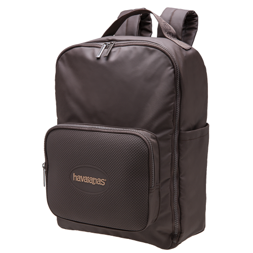 Mochila marrom Havaianas com logo frontal e alças acolchoadas, ideal para uso diário e viagens.