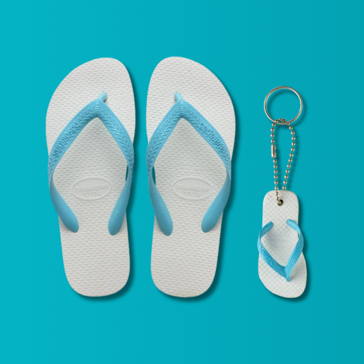 Kit Havaianas: Chinelo Tradi Preta + Chaveiro Tradi Azul
