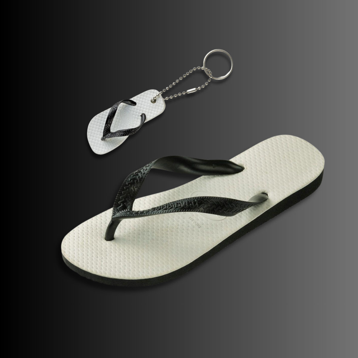 Kit Havaianas: Chinelo Tradi Preta + Chaveiro Tradi Preto