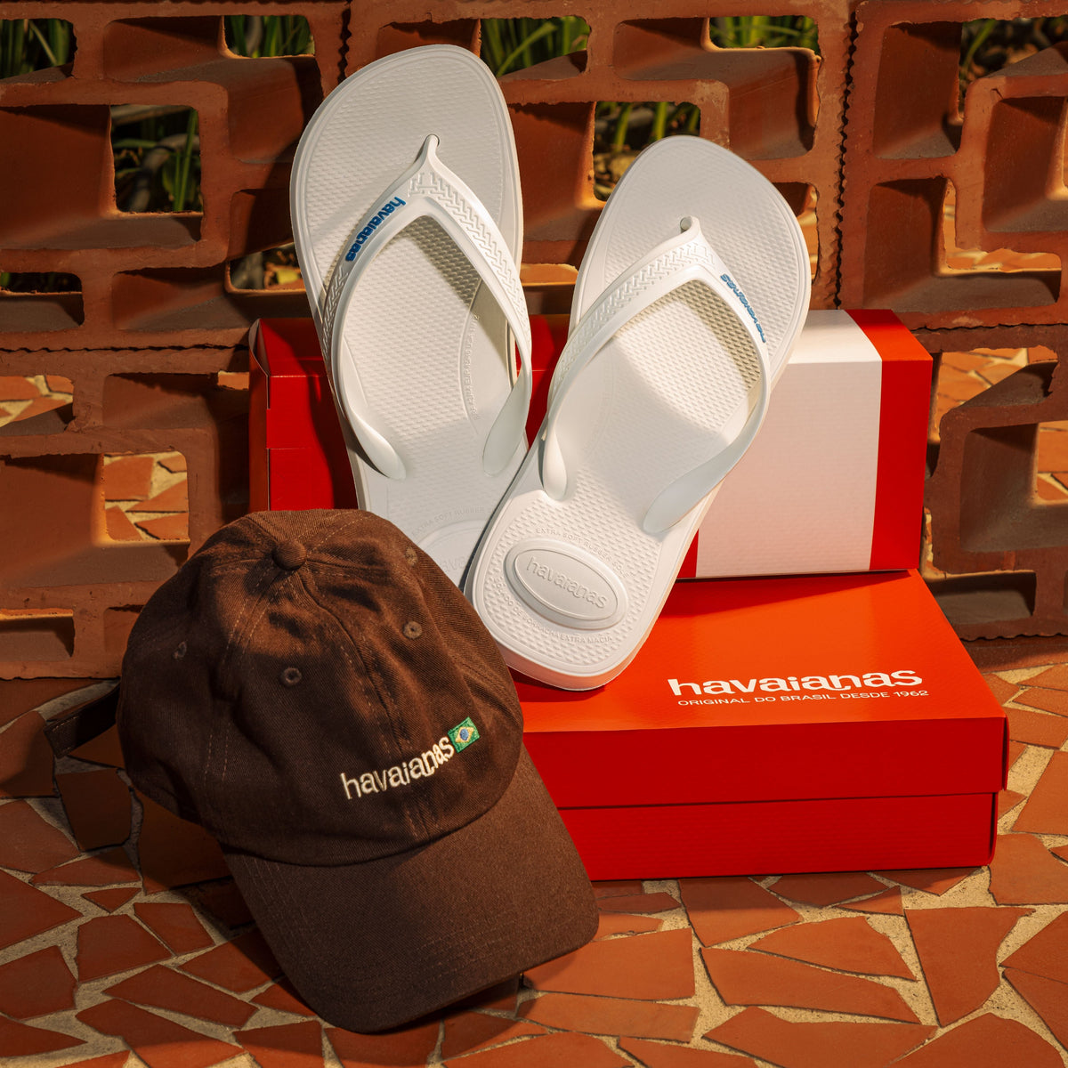 Kit Havaianas para eles: Max Confort + Boné